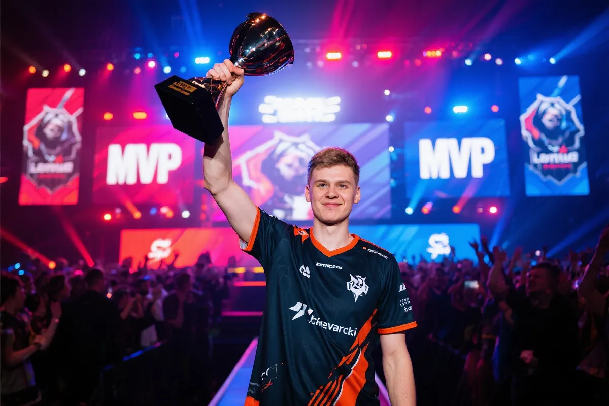 Justinas 'jL' Lekavicius夺得赛事MVP,现场掌声雷动